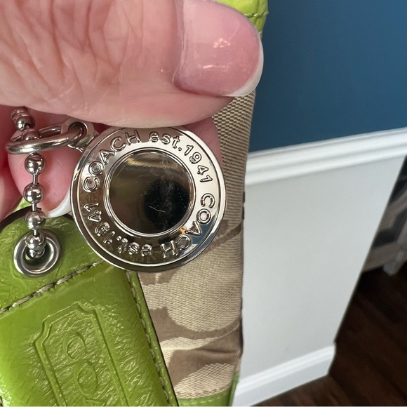 Coach Tan and Green Signature Shoulder Bag - Picture 4 of 10